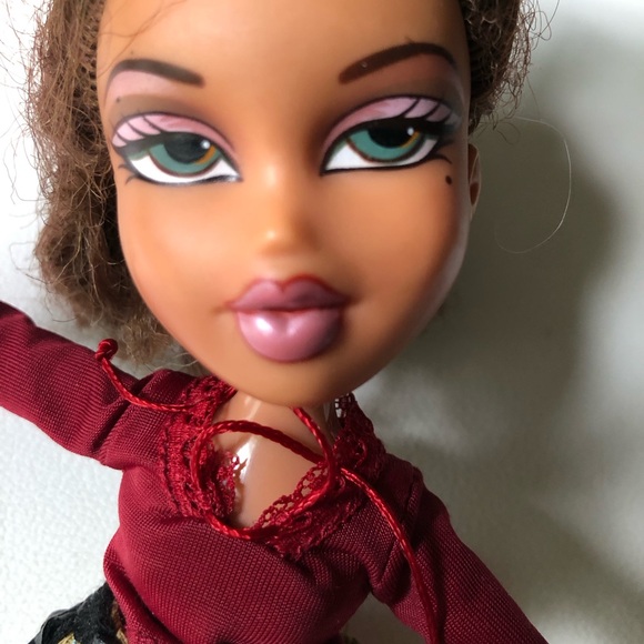 Bratz First Edition Yasmin Doll 2001 MGA Entertainment Long Hair Red Shirt - Picture 3 of 9